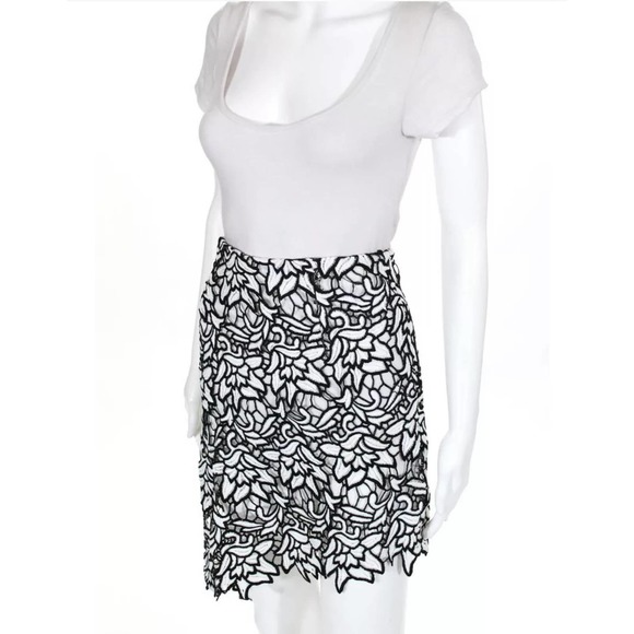 Sugar + Lips Daisy Lace Asymmetric Skirt - Picture 2 of 5